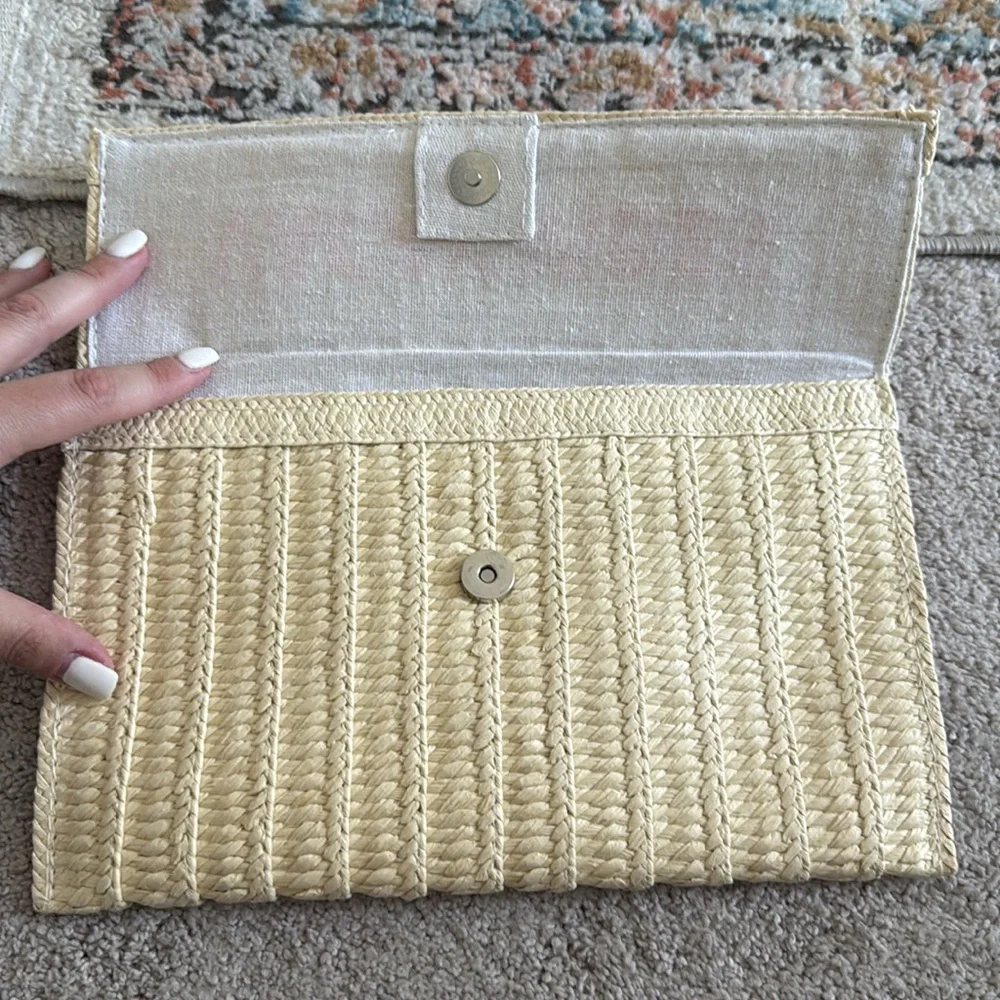 NWOT- Vacay Vibes Straw Clutch